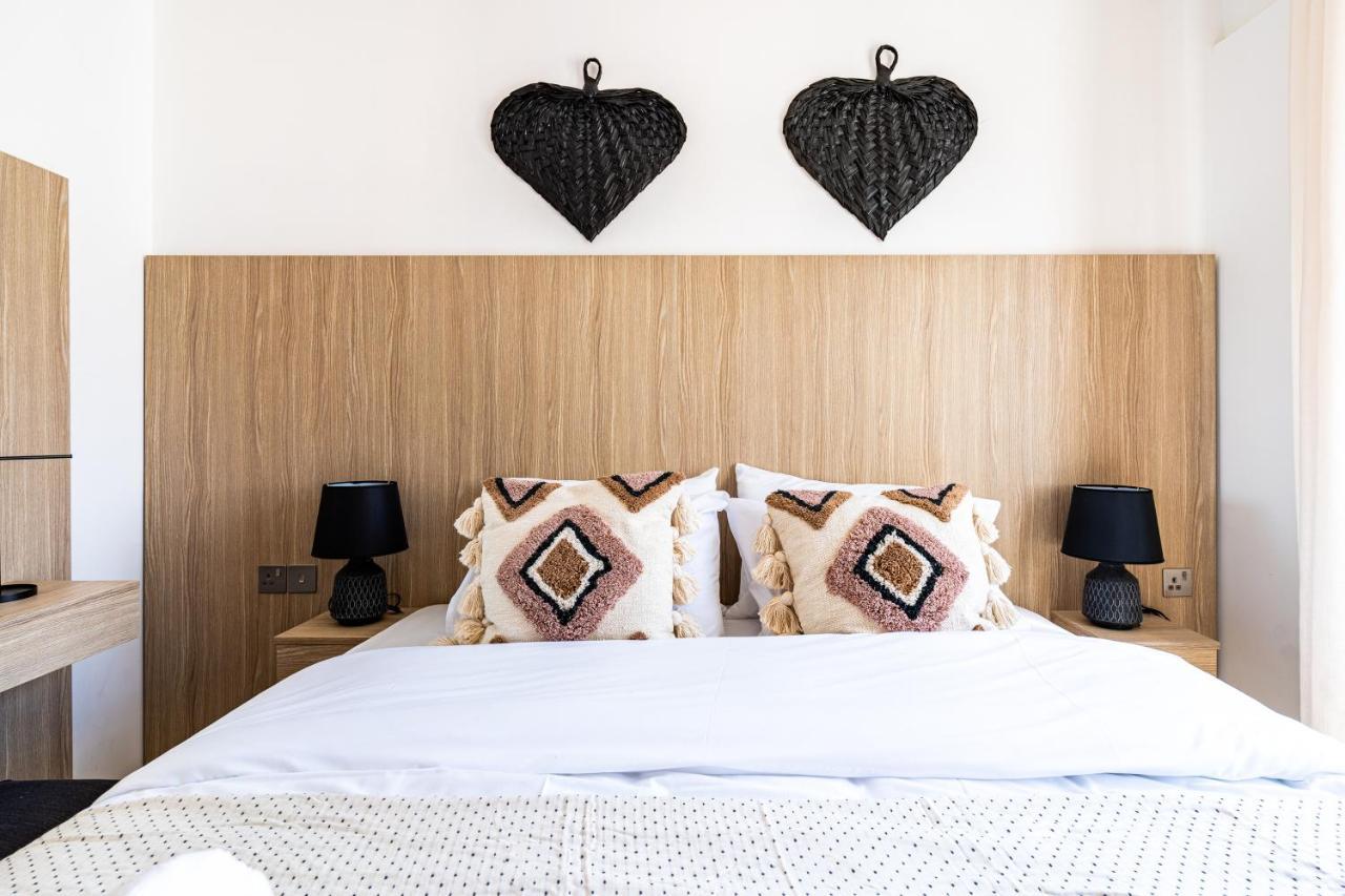 Made With Love 1-Br Apt By Finikoudes Beach Larnaca Bagian luar foto
