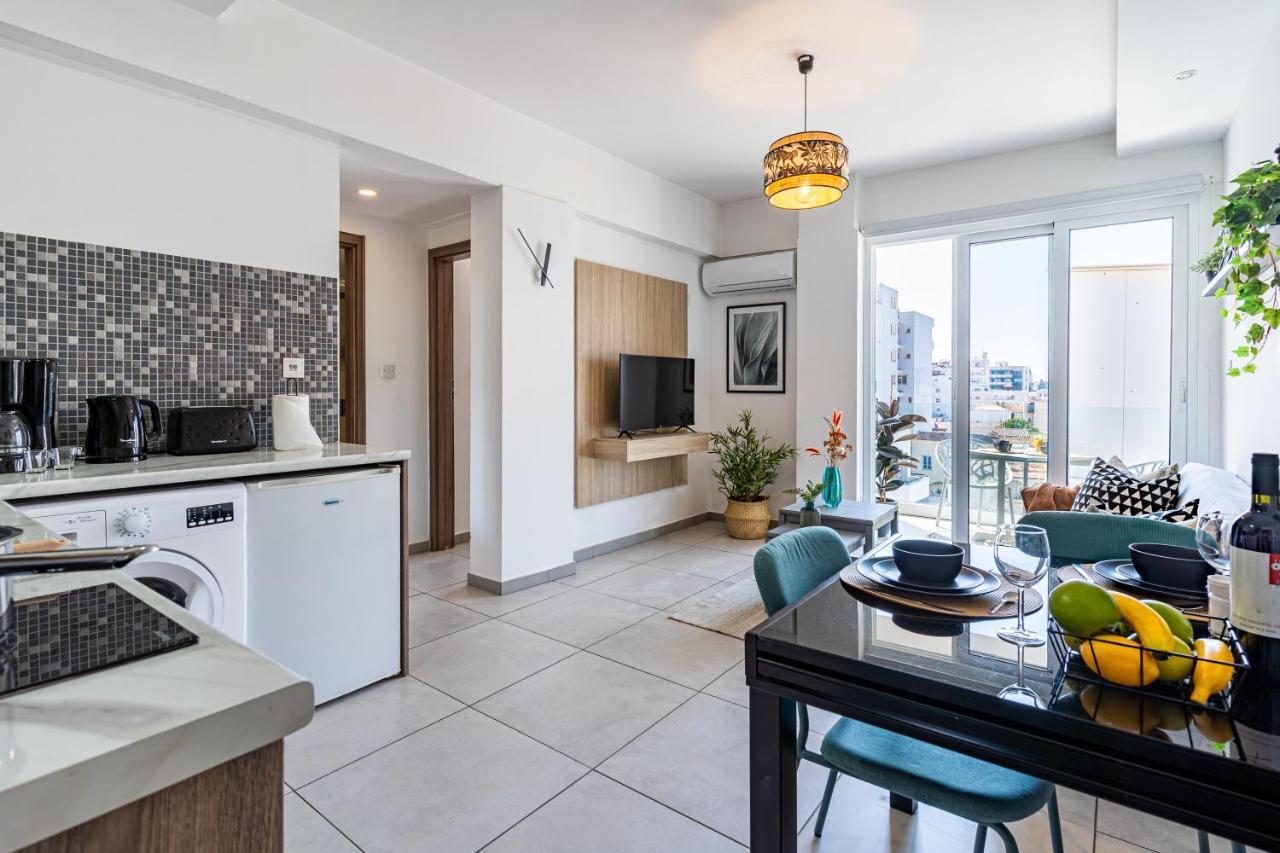 Made With Love 1-Br Apt By Finikoudes Beach Larnaca Bagian luar foto
